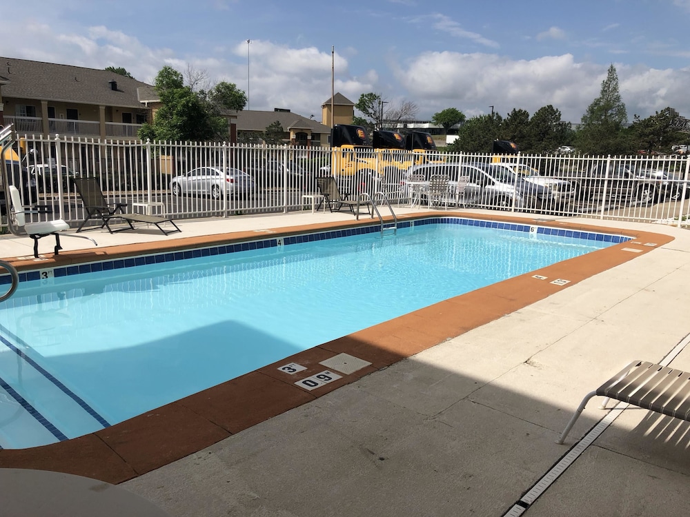 comfort inn i 35 at shawnee mission parkway