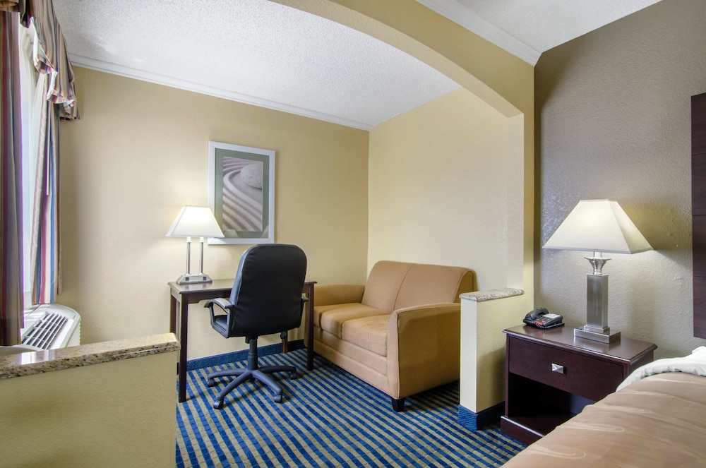 comfort inn i 35 at shawnee mission parkway