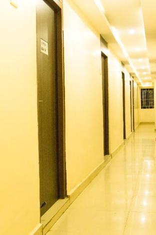 Sri Raja Biriyani Hotel & Lodge,Ottakkalmandapam,4 star