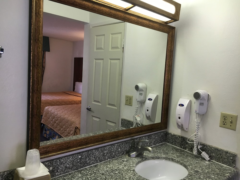 riverside inn and suites