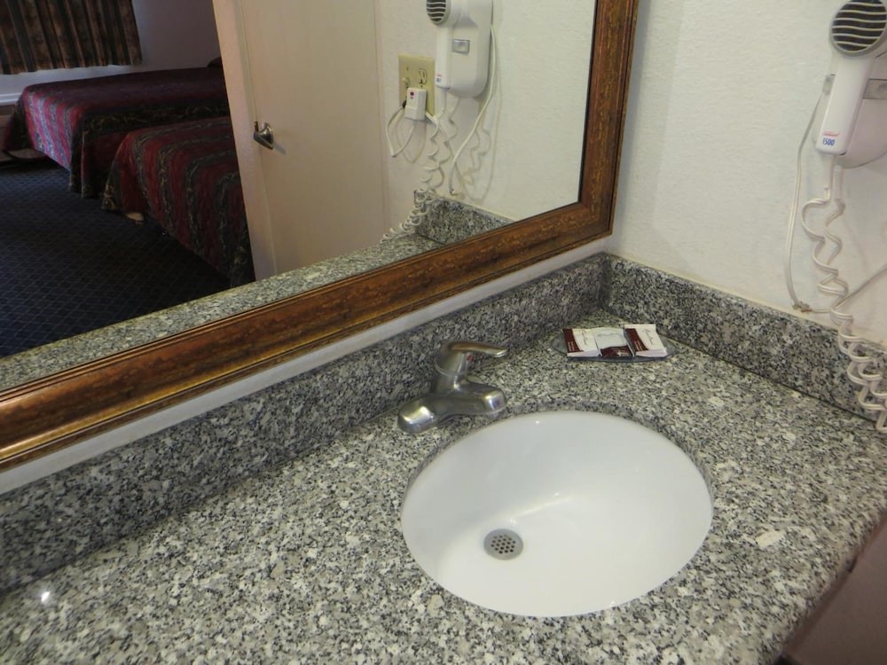 riverside inn and suites