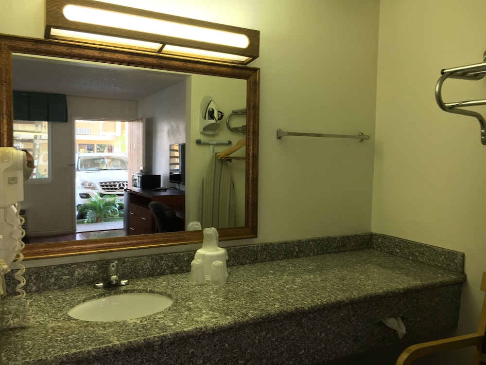 riverside inn and suites