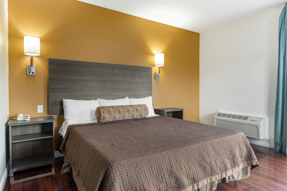 riverside inn and suites