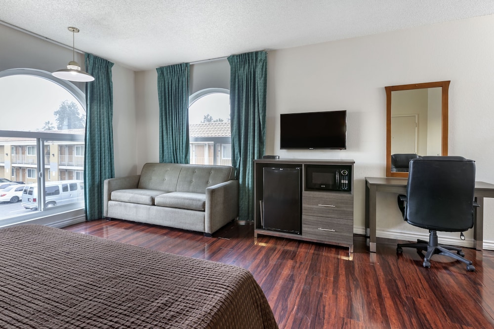 riverside inn and suites