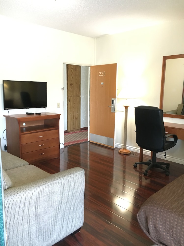 riverside inn and suites