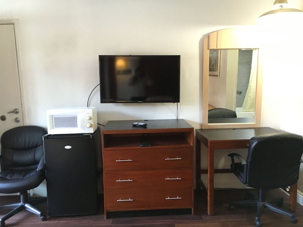 riverside inn and suites