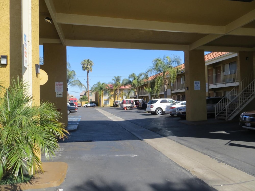 riverside inn and suites