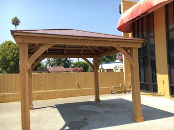 riverside inn and suites