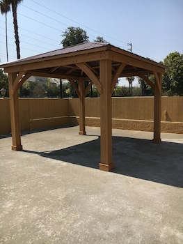 riverside inn and suites