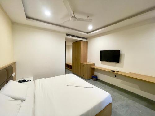 Hotel Chanakya,,3 star