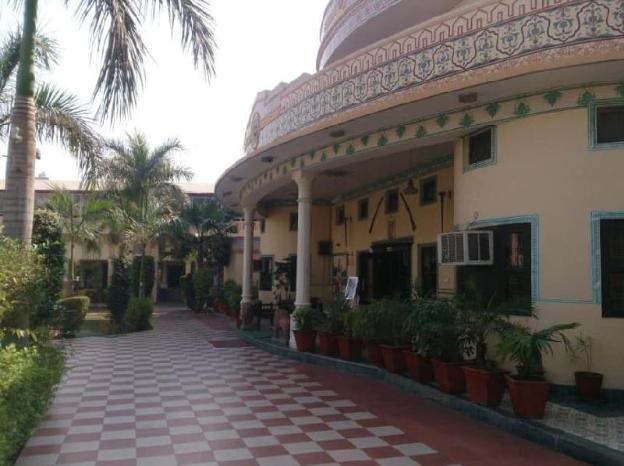 hotel nirwana palace