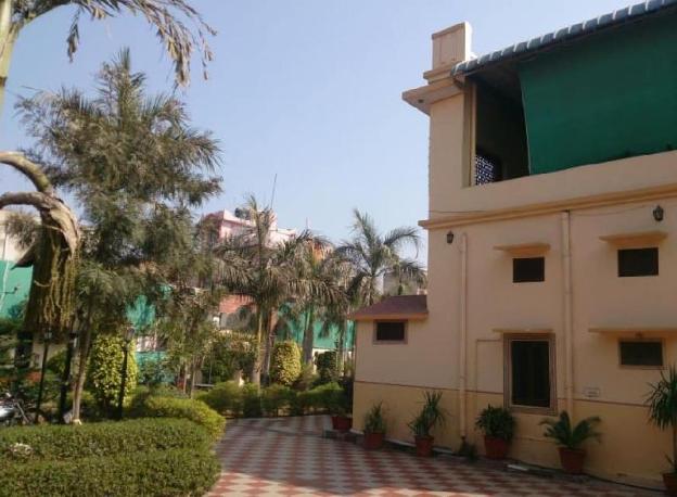 hotel nirwana palace