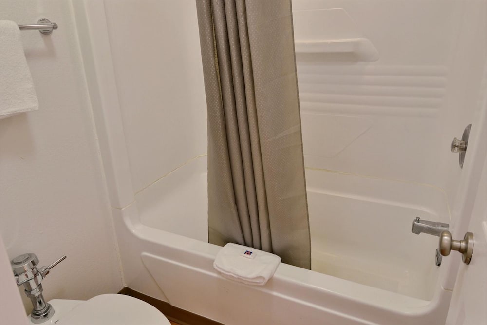 travelodge by wyndham brattleboro vt