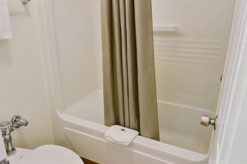 travelodge by wyndham brattleboro vt