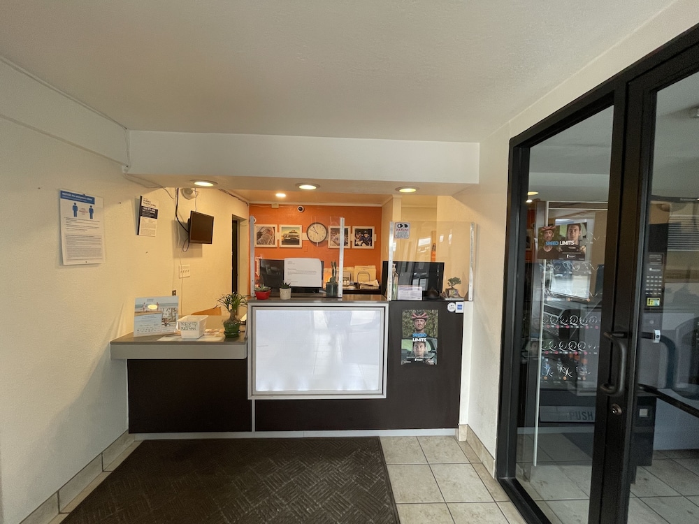 Travelodge By Wyndham Brattleboro Vt,United States Navy Seabee Bridge>>Brattleboro,3 star