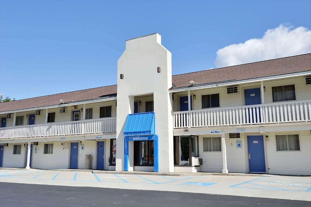 Travelodge By Wyndham Brattleboro Vt,United States Navy Seabee Bridge>>Brattleboro,3 star