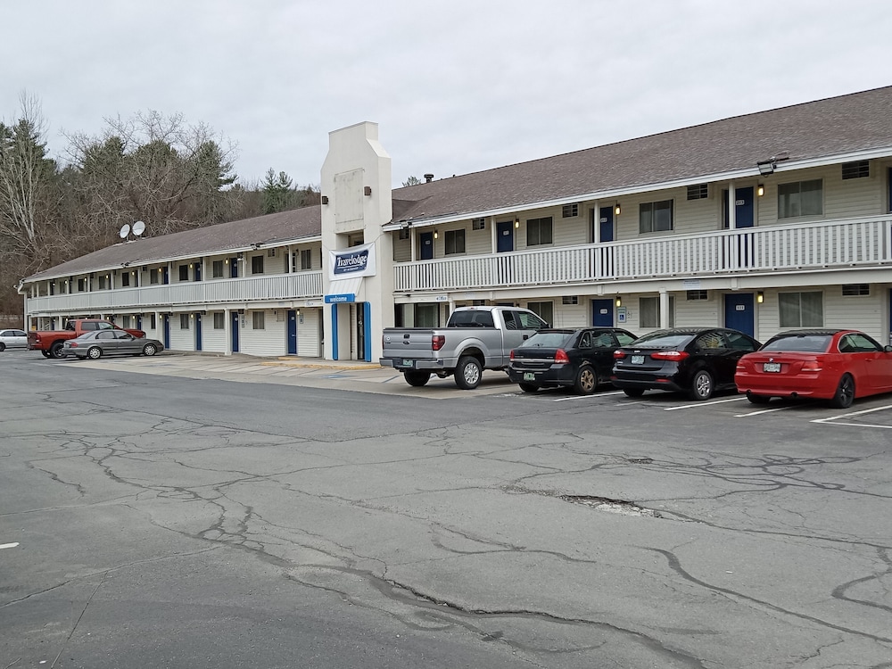 Travelodge By Wyndham Brattleboro Vt,United States Navy Seabee Bridge>>Brattleboro,3 star
