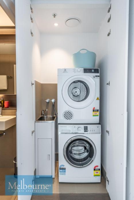 melbourne private apartments collins wharf waterfront docklands