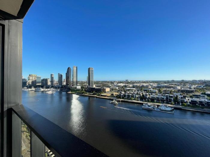 melbourne private apartments collins wharf waterfront docklands