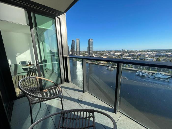 melbourne private apartments collins wharf waterfront docklands