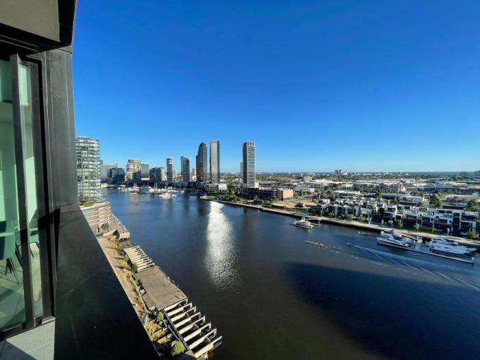 melbourne private apartments collins wharf waterfront docklands