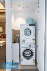 melbourne private apartments collins wharf waterfront docklands