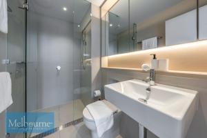 melbourne private apartments collins wharf waterfront docklands