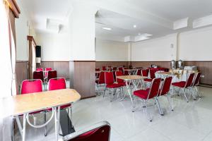 reddoorz plus near alun alun karanganyar