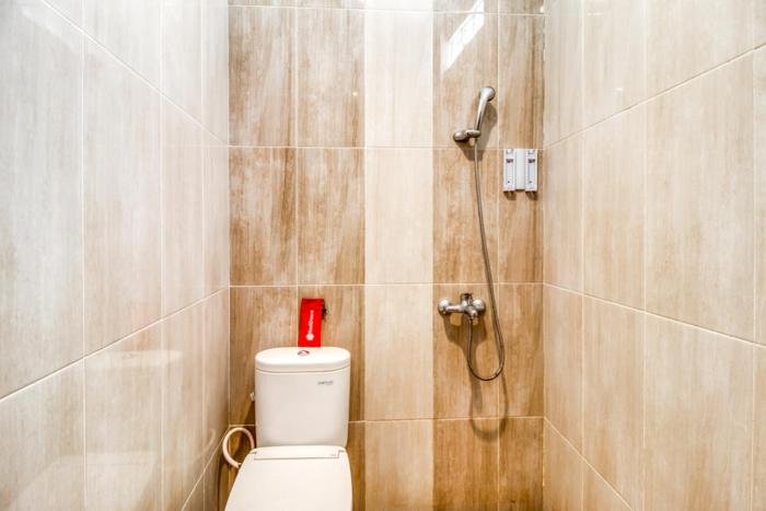 reddoorz plus near lempuyangan station 4