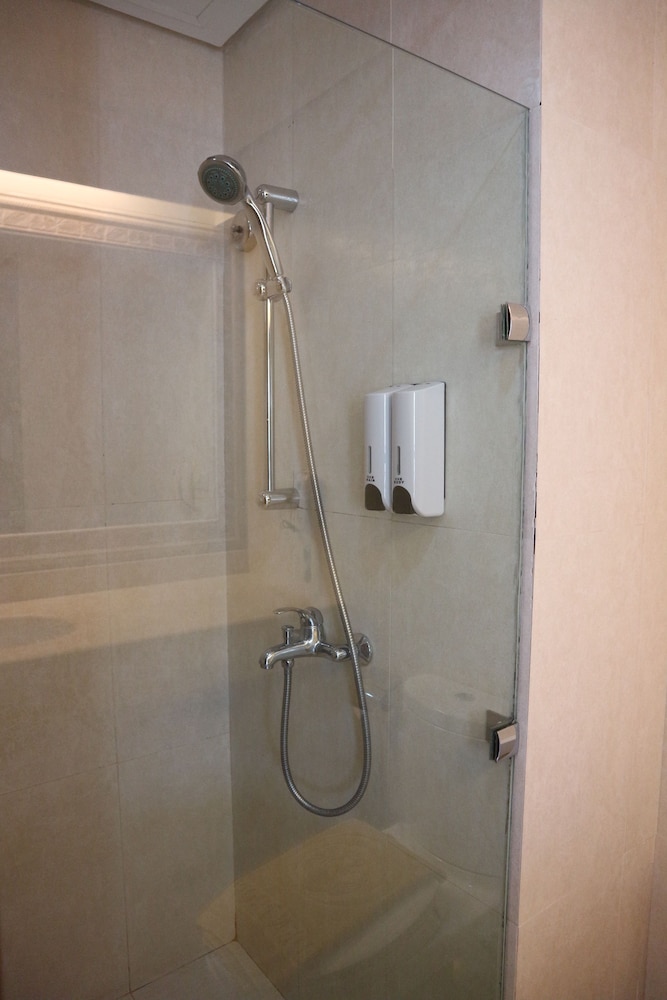 golden phoenix hotel boracay