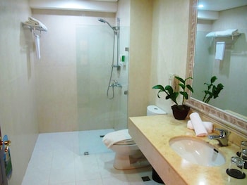 golden phoenix hotel boracay
