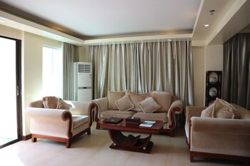 golden phoenix hotel boracay