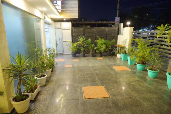 hotel mavens white near artemis hospital