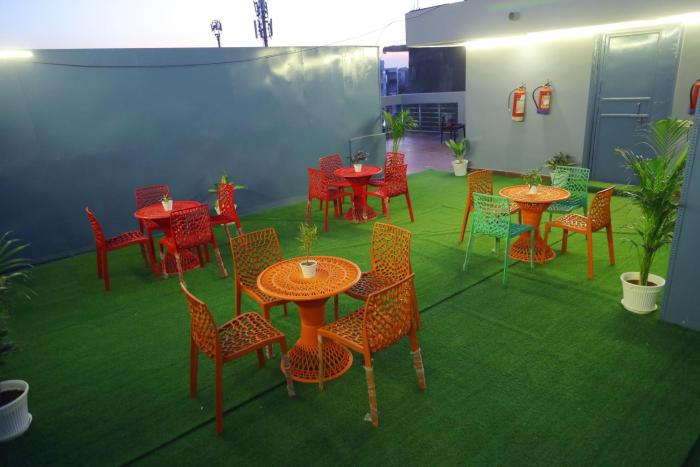 hotel mavens white near artemis hospital