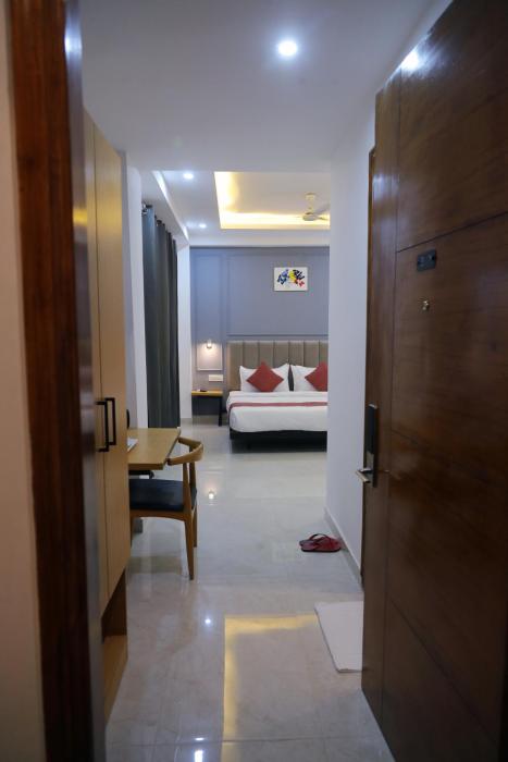 hotel mavens white near artemis hospital