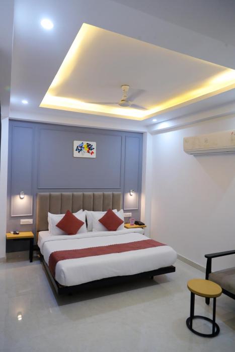 hotel mavens white near artemis hospital