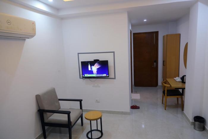 hotel mavens white near artemis hospital