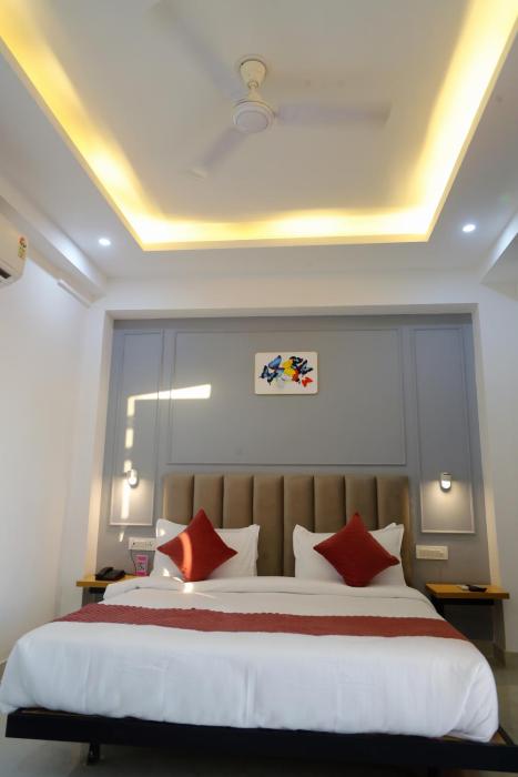 hotel mavens white near artemis hospital