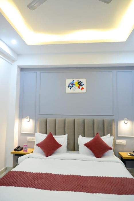 hotel mavens white near artemis hospital