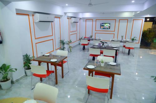 hotel mavens white near artemis hospital