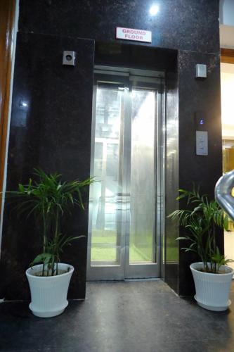 hotel mavens white near artemis hospital