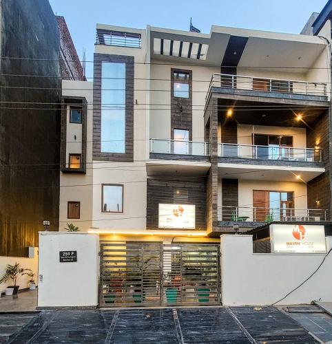 hotel mavens white near artemis hospital