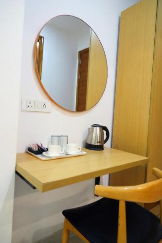 hotel mavens white near artemis hospital