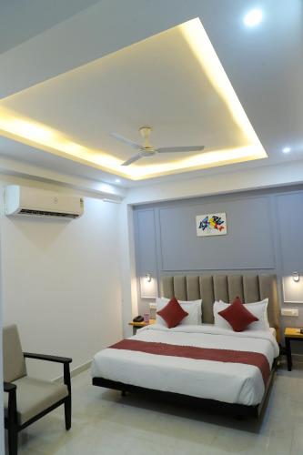 hotel mavens white near artemis hospital