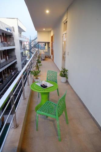 hotel mavens white near artemis hospital