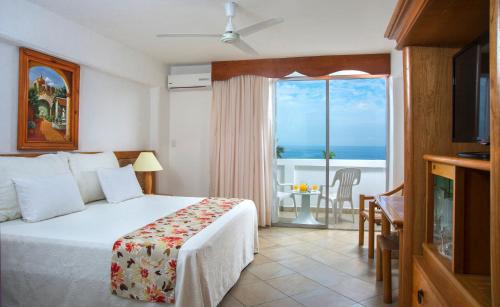 hotel tropicana near olas altas street