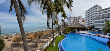 hotel tropicana near olas altas street