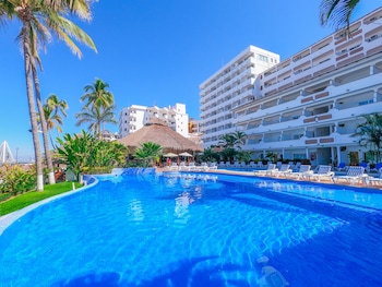 hotel tropicana near olas altas street