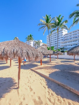 hotel tropicana near olas altas street