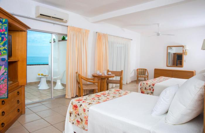 hotel tropicana near olas altas street